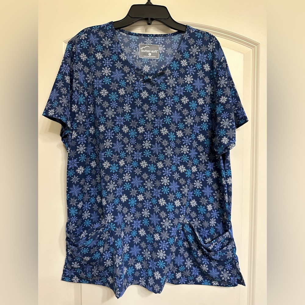 Winter print scrub top!